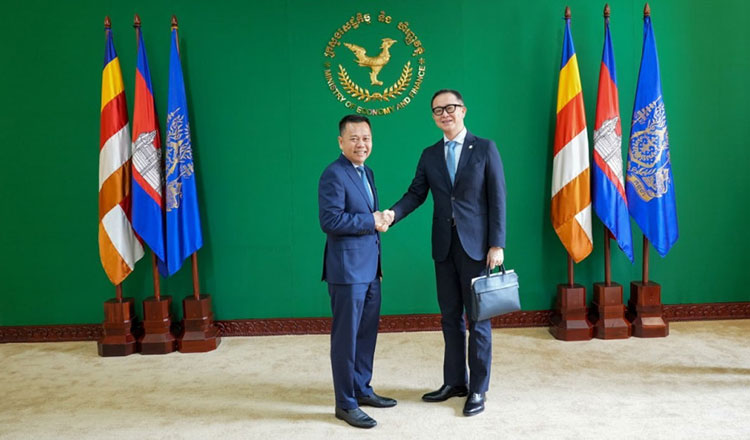 MEF, AMRO review Cambodia’s economic outlook